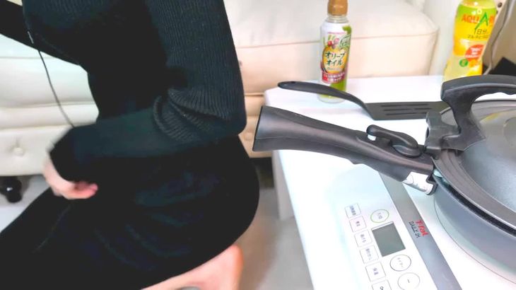 ASMR利香 お料理♡私服ワンピでお好み焼き作る！