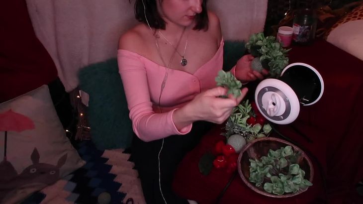 AftynRose ASMR Mistletoe