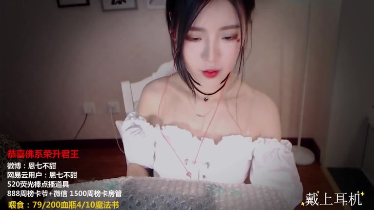 ASMR-Mouth–Ear-Massage-Sounds