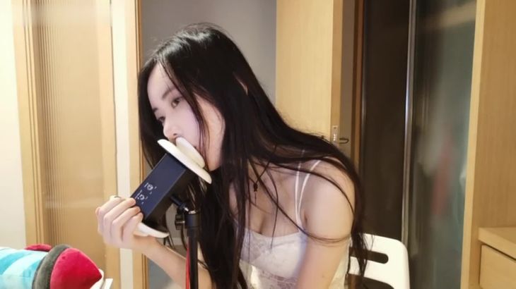 [Kiki瓜]ASMR欧姆声音疗法 吃耳朵触发。。。非常刺激！