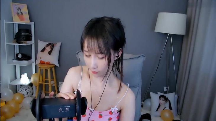 [虎牙阿稀稀大魔王]ASMR吃果冻哄睡